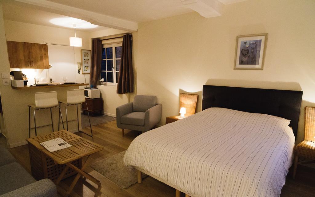 Le Studio Du Gouverneur Honfleur Habitación foto
