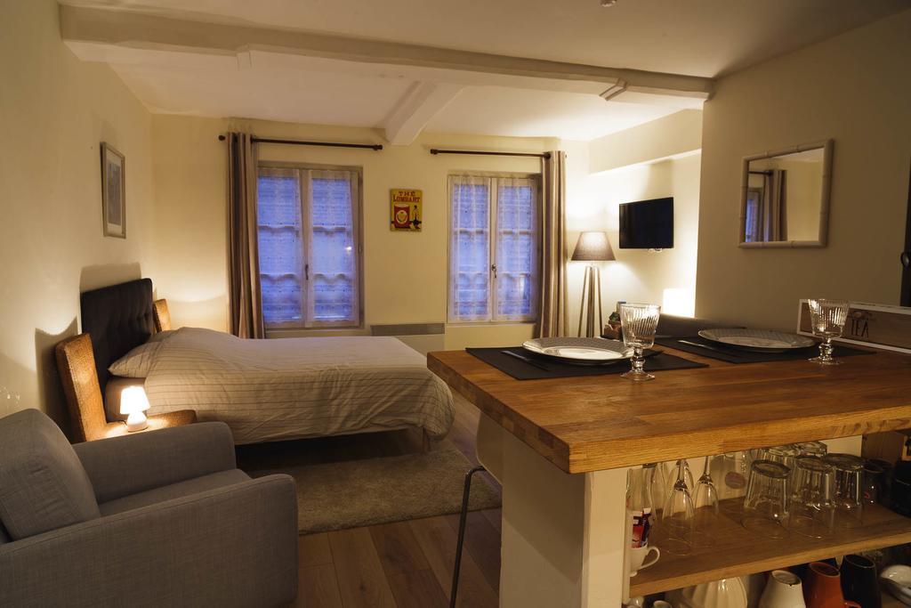 Le Studio Du Gouverneur Honfleur Habitación foto