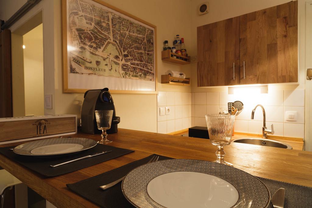 Le Studio Du Gouverneur Honfleur Habitación foto