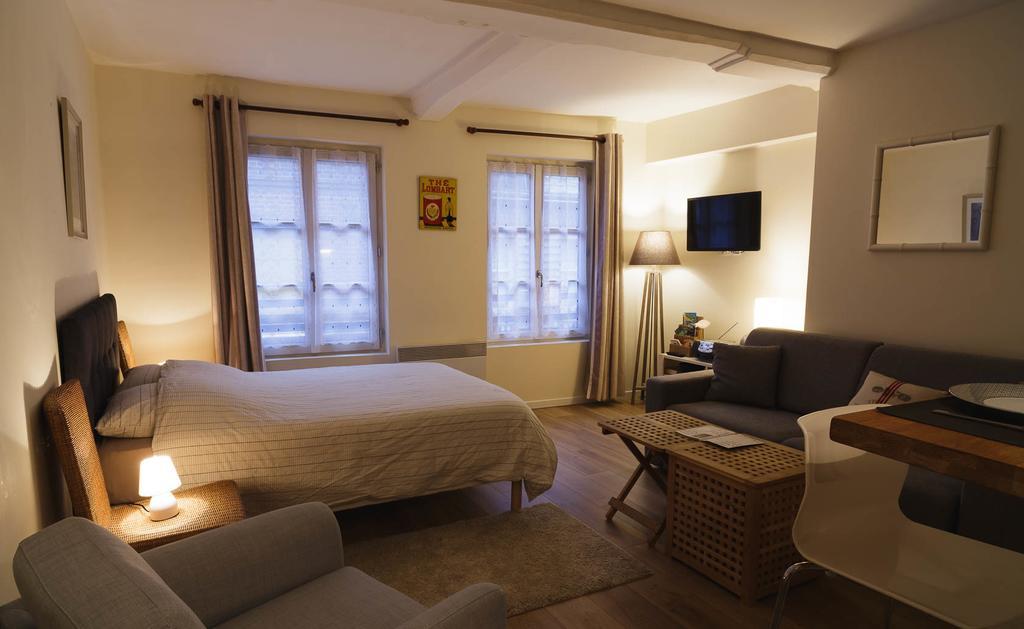 Le Studio Du Gouverneur Honfleur Habitación foto