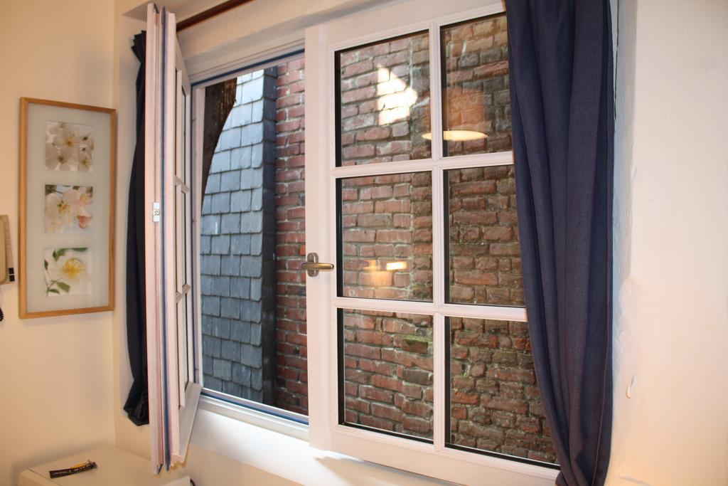 Le Studio Du Gouverneur Honfleur Habitación foto